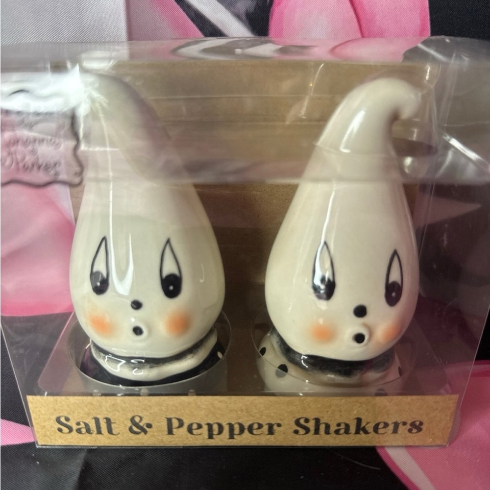 Johanna Parker Black & White Halloween Gus Ghost Salt & Pepper Shakers BRAND NEW